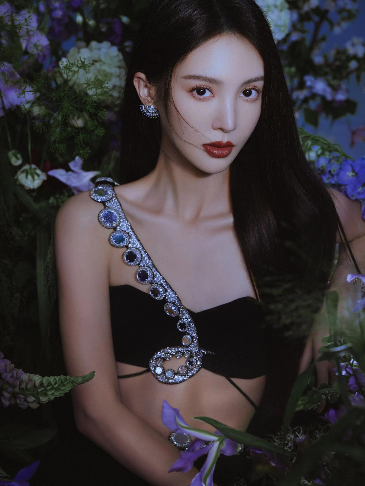 金晨美图分享28金晨 金晨妆容 金晨红毯造型 金晨跳舞 金晨穿着 金晨身高 新疆