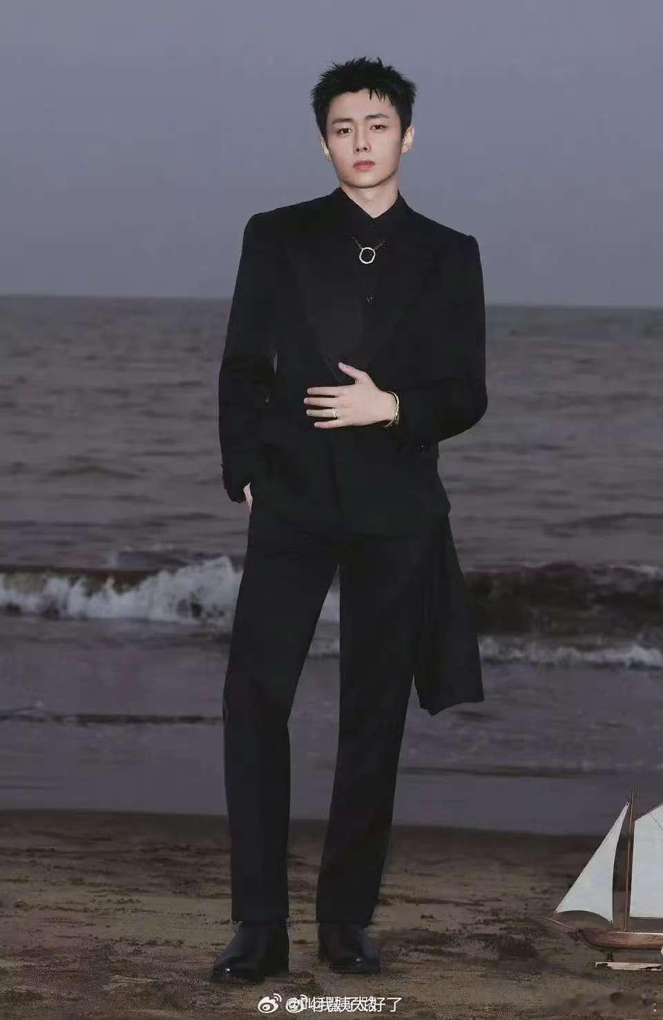 翟子路尖叫之夜第一个出图的艺人尖叫之夜出图，太帅太帅，早该火了 
