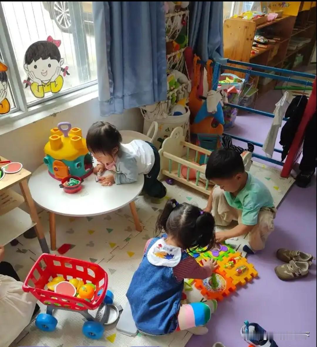 接力幼儿园，这个办法好！

教室里一个2岁小朋友的妈妈，4月份要开始重归职场。我