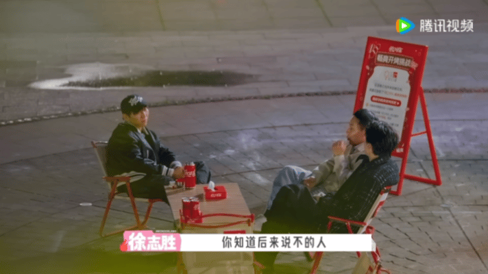 王传君穿第四季衣服回桃花坞五十公里桃花坞 他走进虫洞的那一刻，像把过去的自己也带