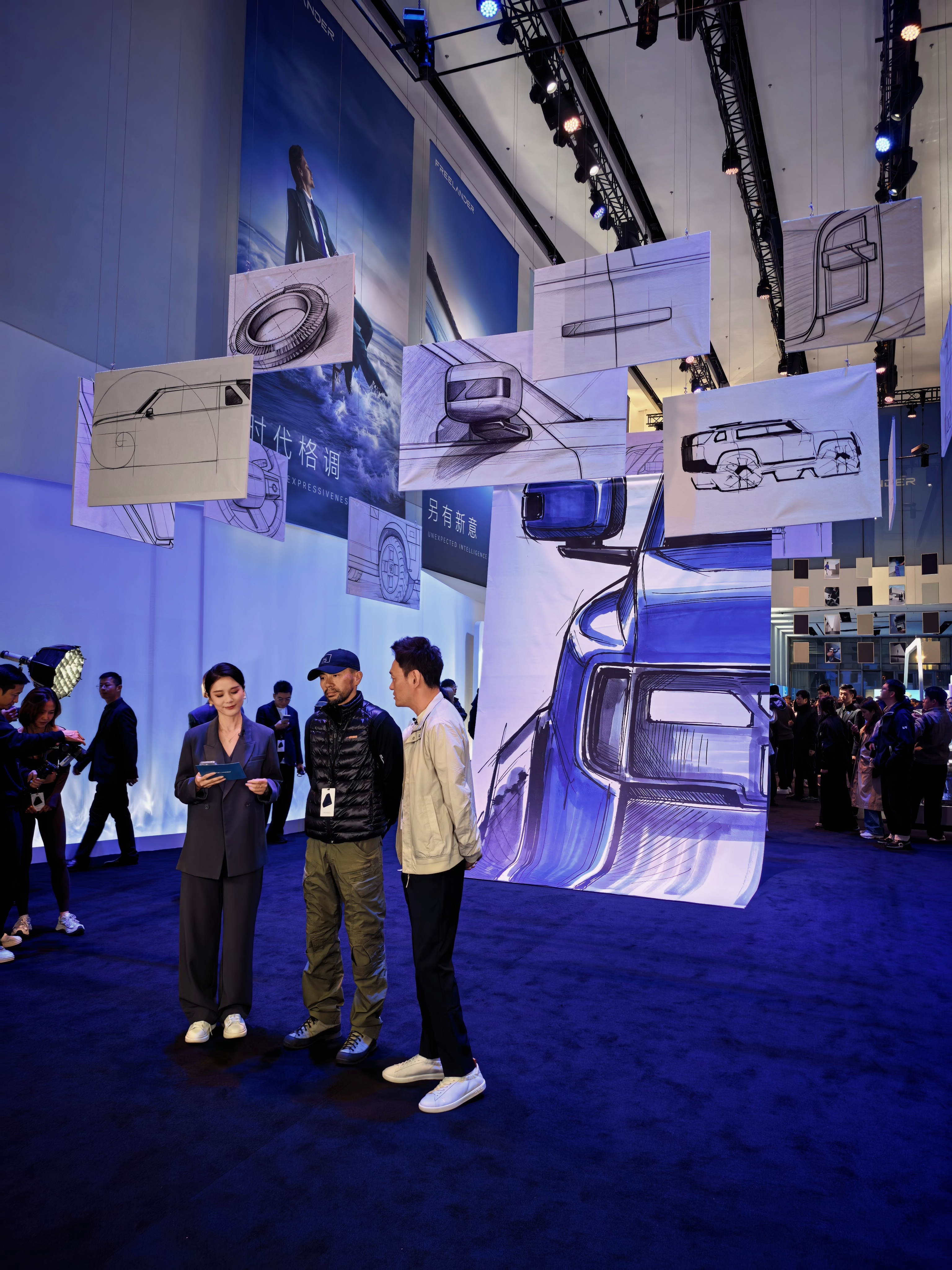 神行者品牌全球首发。神行精神的传承，神行的创新技术。今晚揭晓。发布会现场调性依然