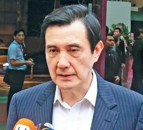 中国大陆要清醒了，台湾只要有马英九，朱立伦，洪秀柱，想实现和平统一，有点难。这三