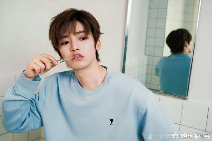 侯明昊空降谁懂啊！刚为玉茗茶骨里陆江来的哭戏心碎，就刷到侯明昊空降微博，这波安抚