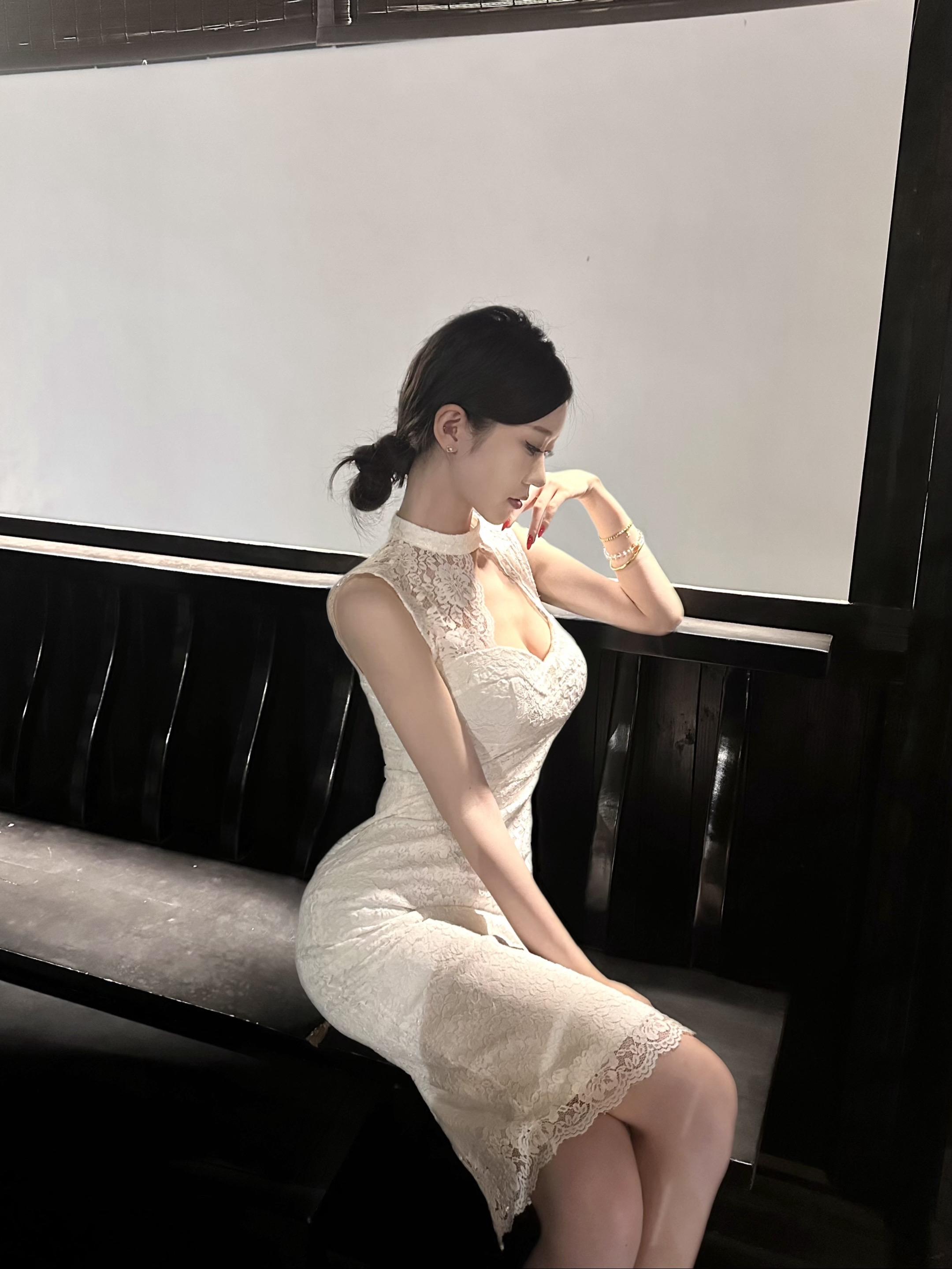 你撑把小纸伞 叹姻缘太婉转。