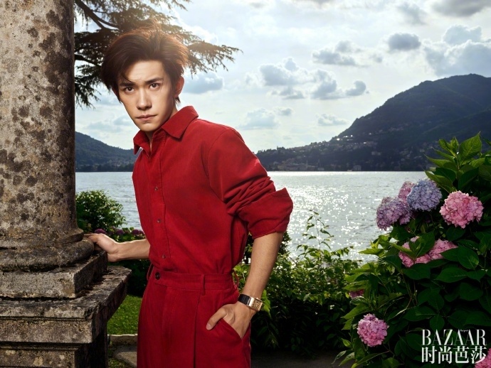 #易烊千玺红衬衫湿发背头##易烊千玺对世界的无限好奇#易烊千玺湿发背头红衬衫，千
