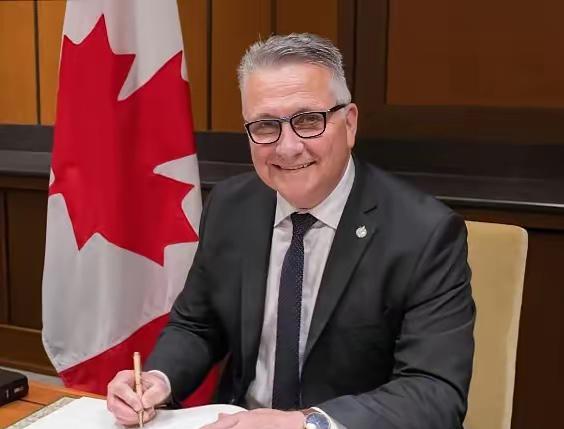 加拿大：已接到中方订单
今天凌晨，加拿大农业部长在受访时满面笑容地对着说道：“是