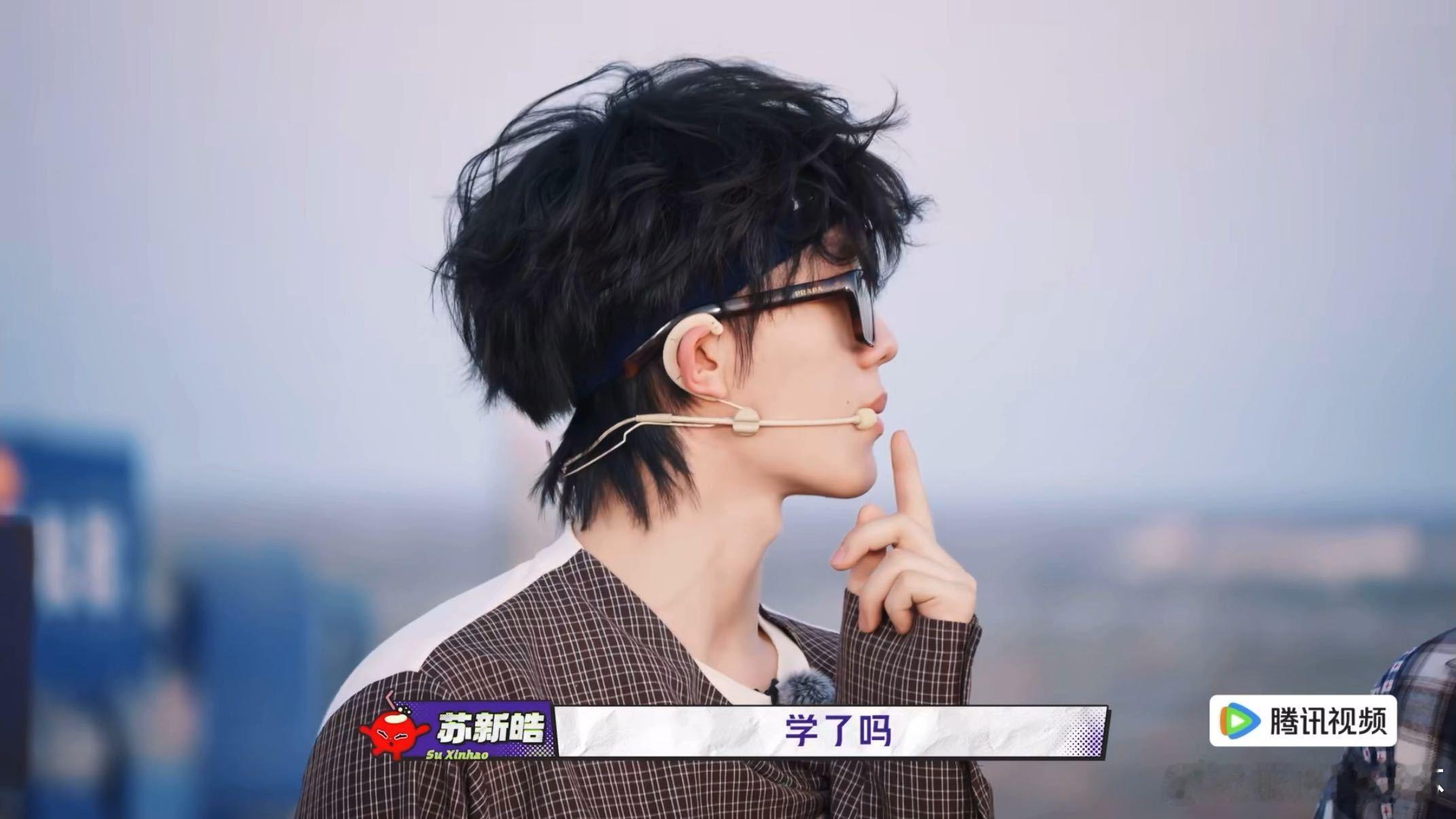 苏新皓一个动作想起整支舞蹈 苏新皓一开始没想起来《略略略略略》怎么跳，左航刚比了