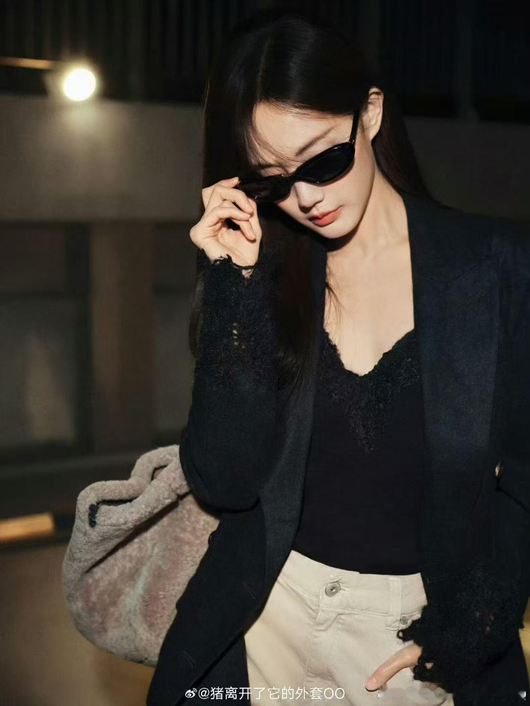 李一桐米兰时装周出发大片 ​​​帅是一种感觉～李一桐这套出发图太有那味儿了！期待