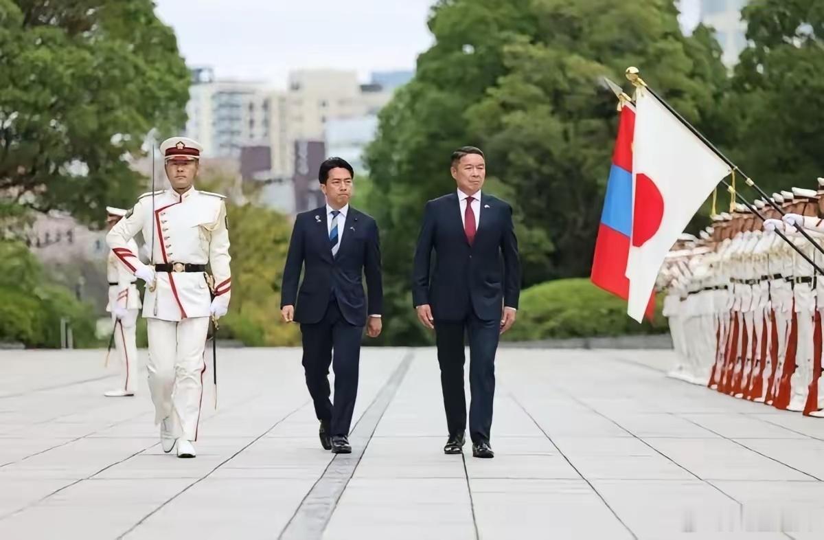 日蒙要加强军事合作，日本帮蒙古国培训军队，并提供军备援助。 ​​​
