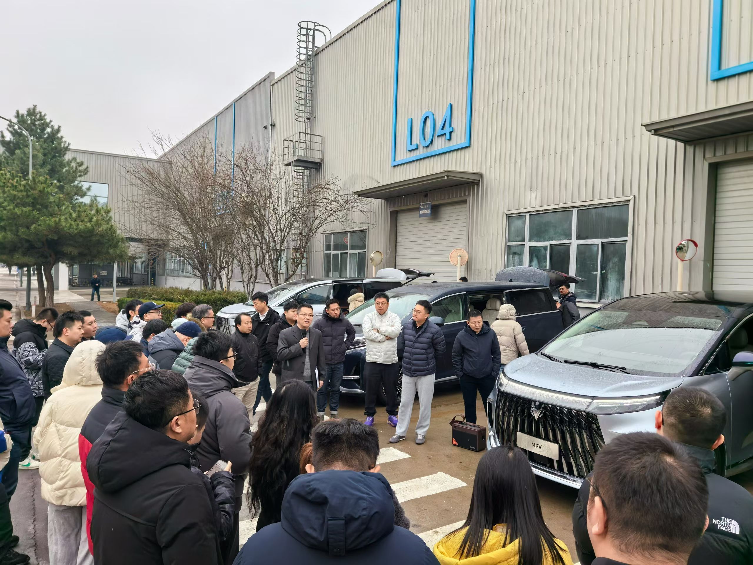 极狐的旗舰MPV，问道V9，怎么说，怎么讲，怎么卖，箭在弦上，一触即发。百家车坛