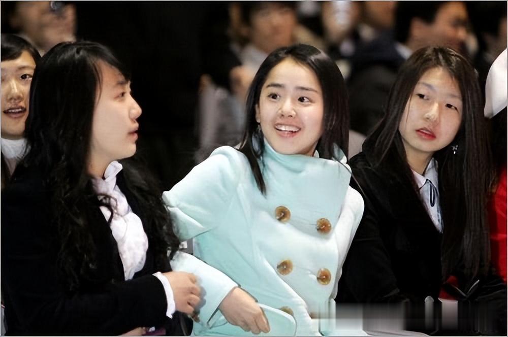 韩顶流“国民妹妹”上节目容貌大变！全火遍亚洲，9年前患罕见病