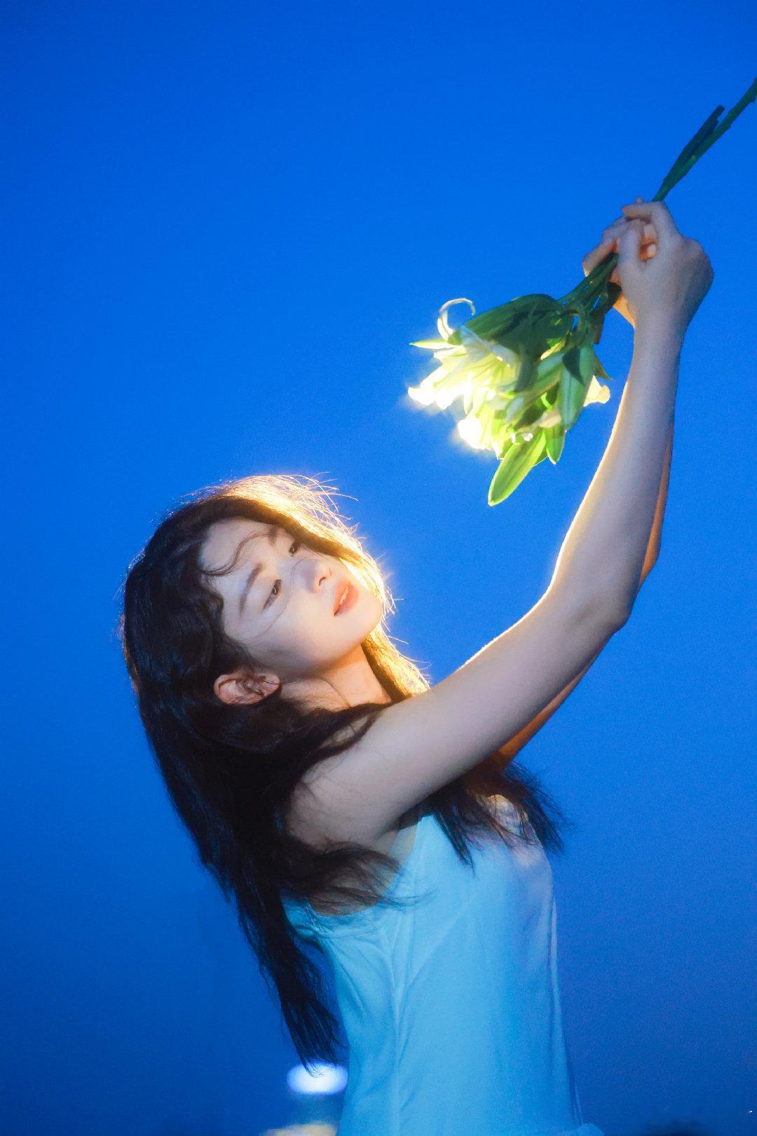 听于正讲赵晴的墨彩环一角出圈，能感受到角色传递的温度。她把角色的善良与执着演得真