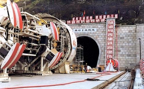 1997年，中国修建秦岭隧道时，找德国购买盾构机，德国：3.5亿一台，拒绝议价，