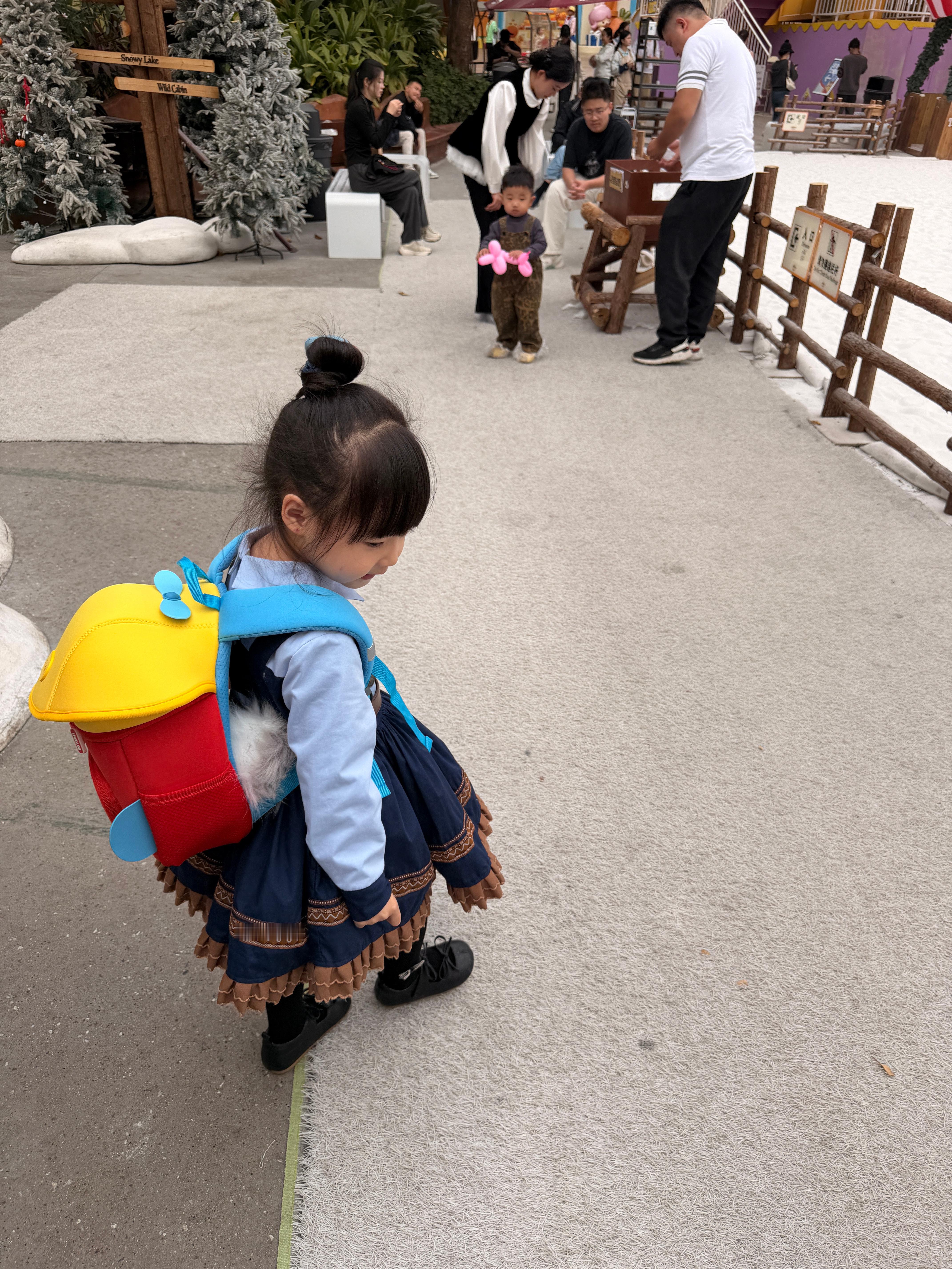 去小狗游乐园噜 遇到超可爱的小女孩 喜欢 