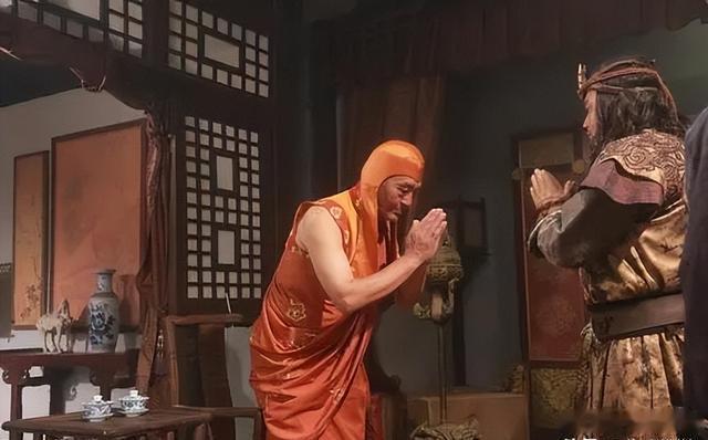 凉州会盟如何奠定西藏纳入中原版图凉州会盟确立因俗而治治理范式。蒙古尊重西藏本土宗