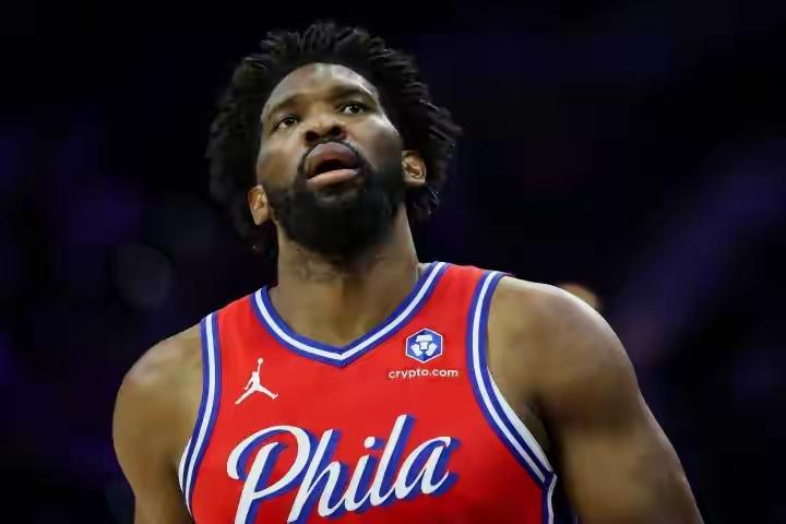 NBA新赛季压力山大的球队--输不起！
休赛季，风光无限，一团和气。常规赛，压力