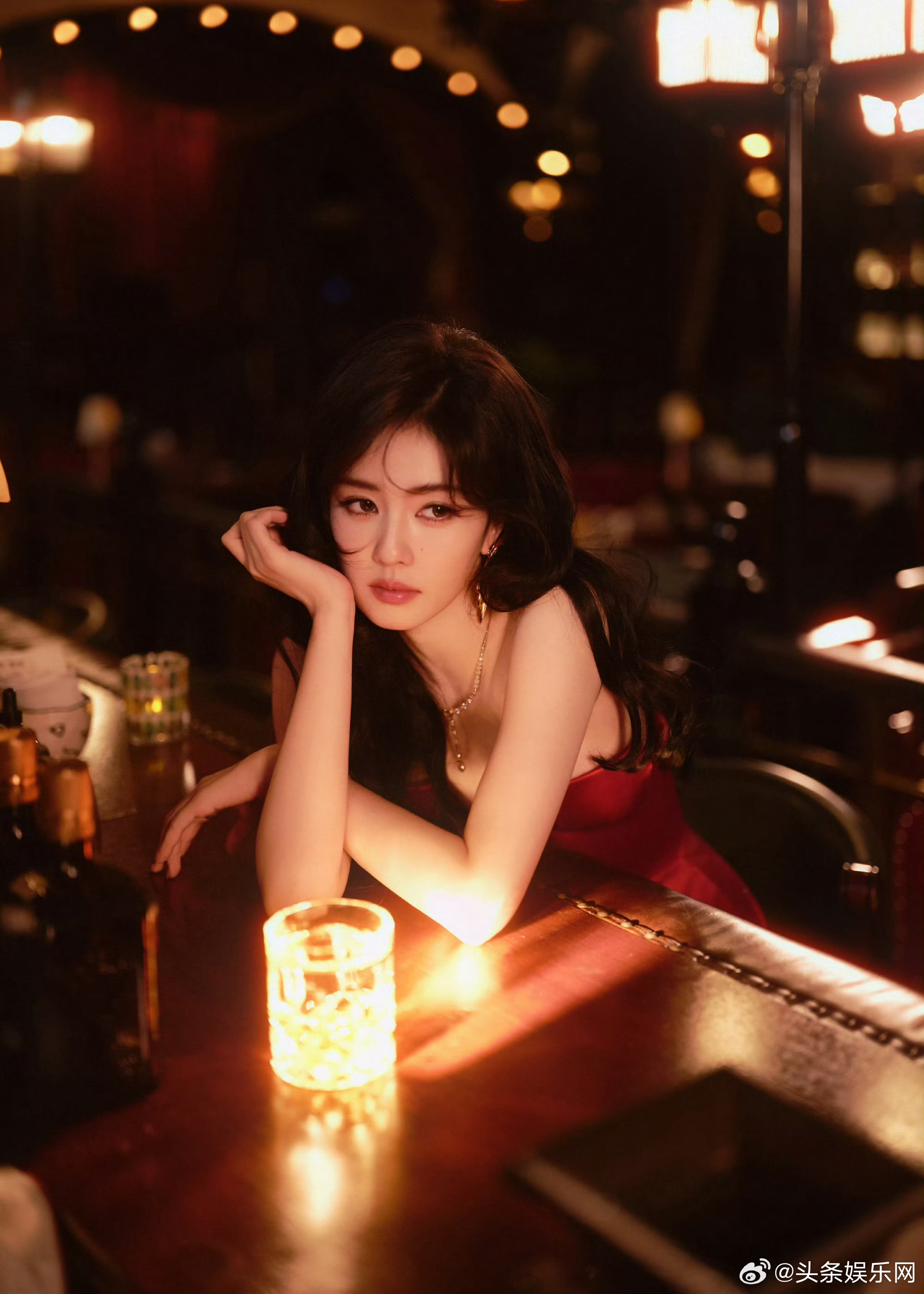 白鹿造型出图白鹿高开衩红裙