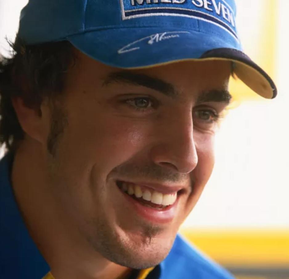 2003F1匈牙利站，阿隆索职业生涯首胜,直接套圈五届世界冠军舒马赫，全场一片哗
