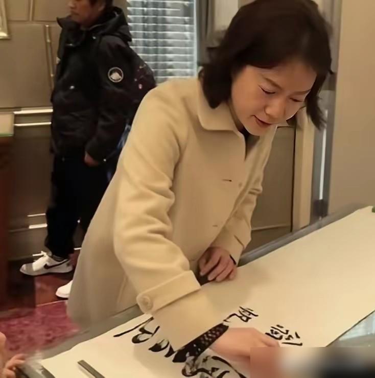 21年青春，换来一套不能卖的“学区房”？这买卖，你看值不值。
杨老一走，网上炸