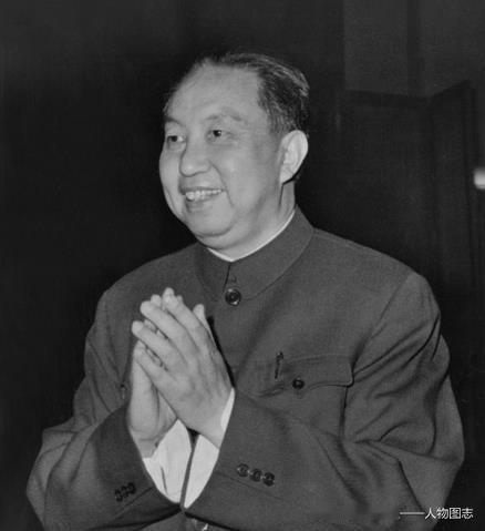 1978年4月2日，华国锋接见出席全国科学大会的近六千名代表。