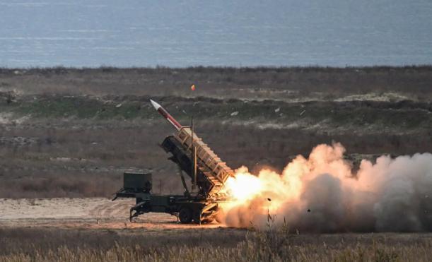 泽连斯基都快笑出猪叫声了，据泽连斯基披露的数据，美国和伊朗仅仅打了三天，就用掉了