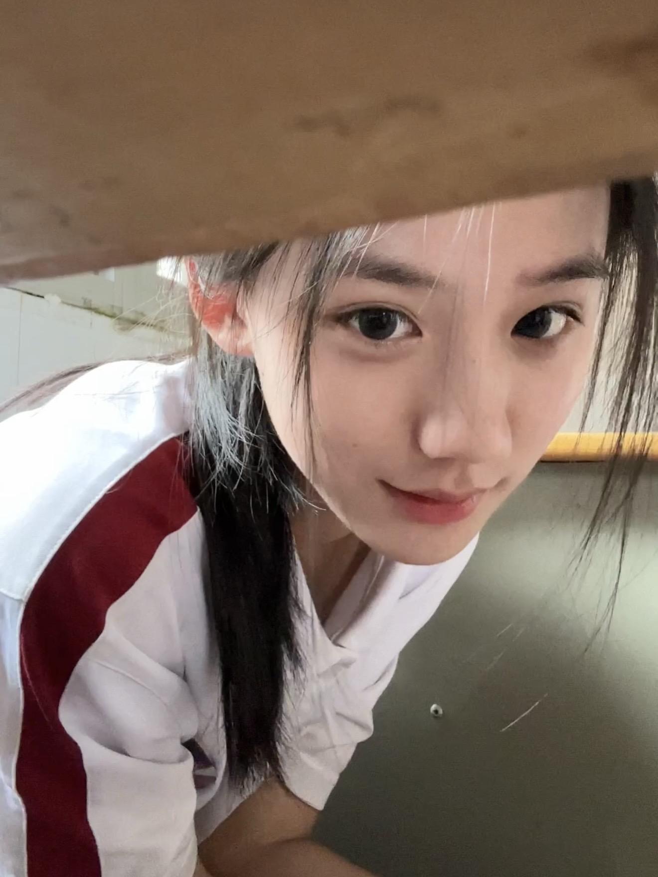 我的少女时代是在赞美和诋毁中度过的。是到新班级就有女生夸我好漂亮，是在...