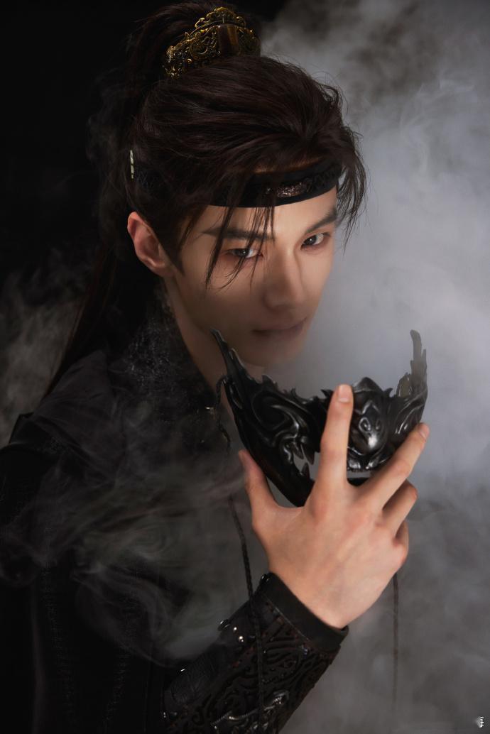 何与百花杀追剧团上班路透何与百花杀追剧团造型终于蹲到何与奔赴百花杀追剧团的上班路