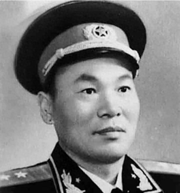 1975年陈先瑞赴成都军区任职，叶剑英特地叮嘱他要多听多问，少说更谨慎！
197