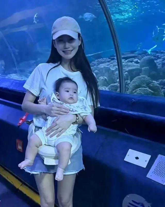马筱梅独自带娃逛水族馆 高精力引热议 网友：这状态太让人佩服了 