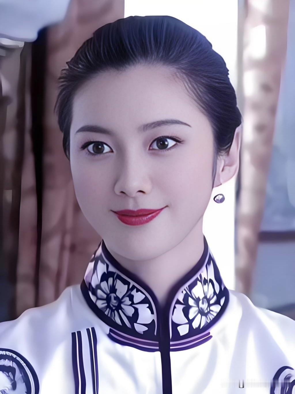 喜欢她，五官精致浓眉大眼[赞][赞][赞][赞][赞][赞][赞][赞]美女抗战