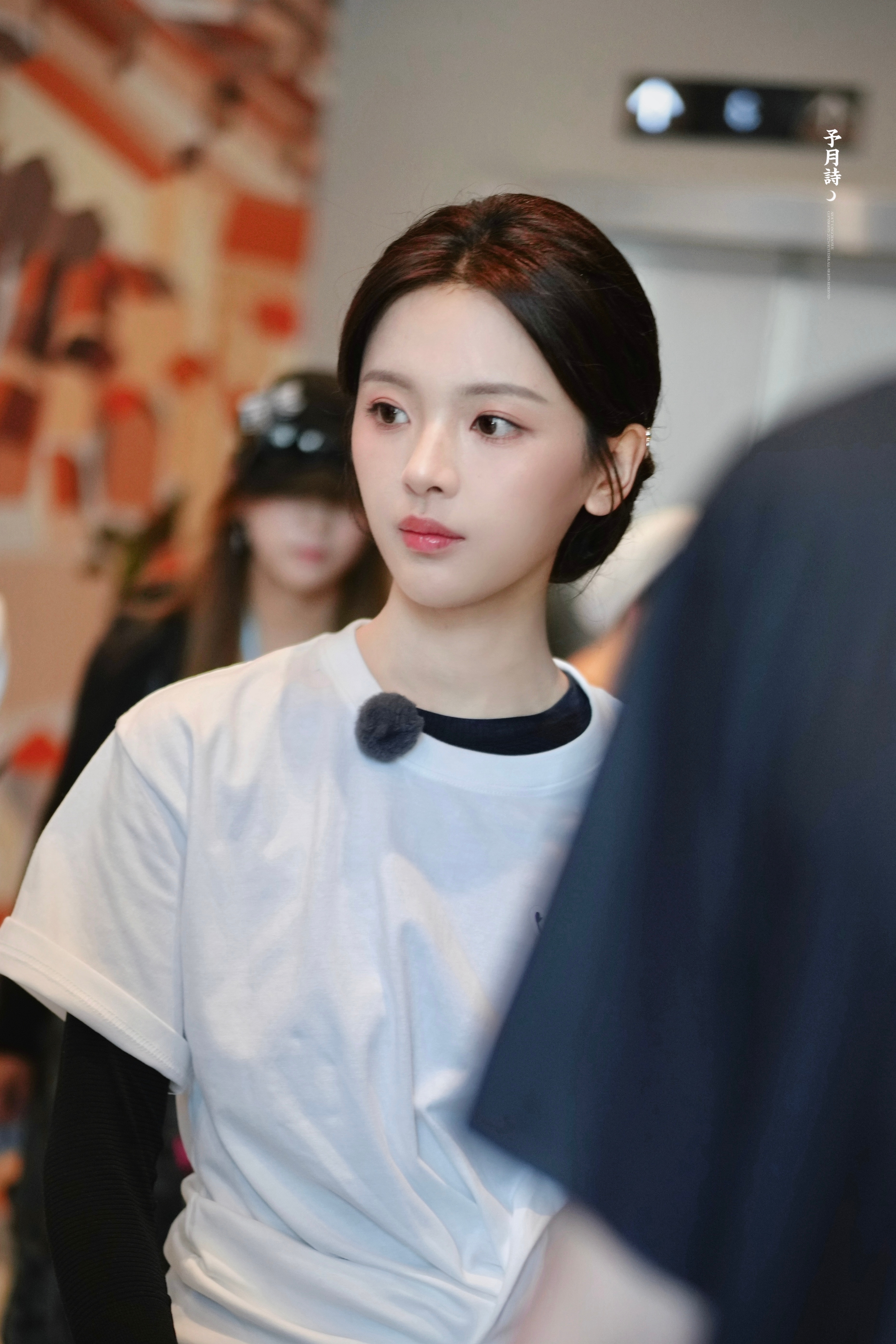 杨超越给妈妈亲亲😘 