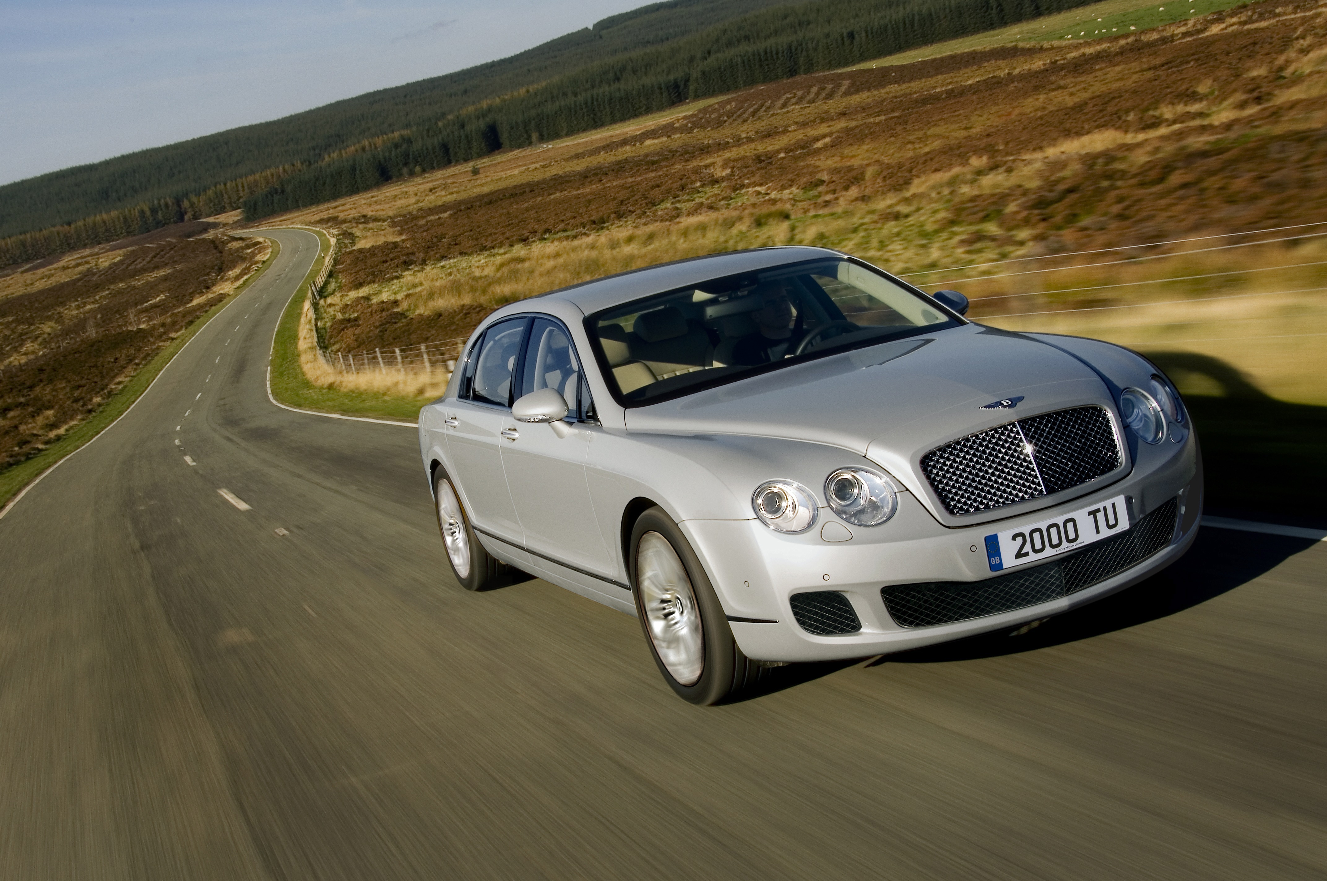 这代车型的方向盘很耐看Bentley Continental Flying Sp