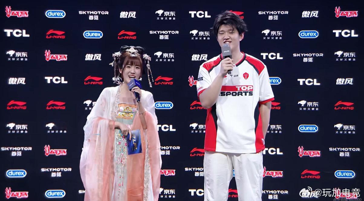 Fengyue：就感觉他（Vampire）嘴挺硬的，但实力有点软！tes碾压wb