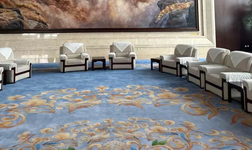 领导帮他拿下了一个项目。利润将近60个，事前已经表达过了，想拿8个感谢，问我意见