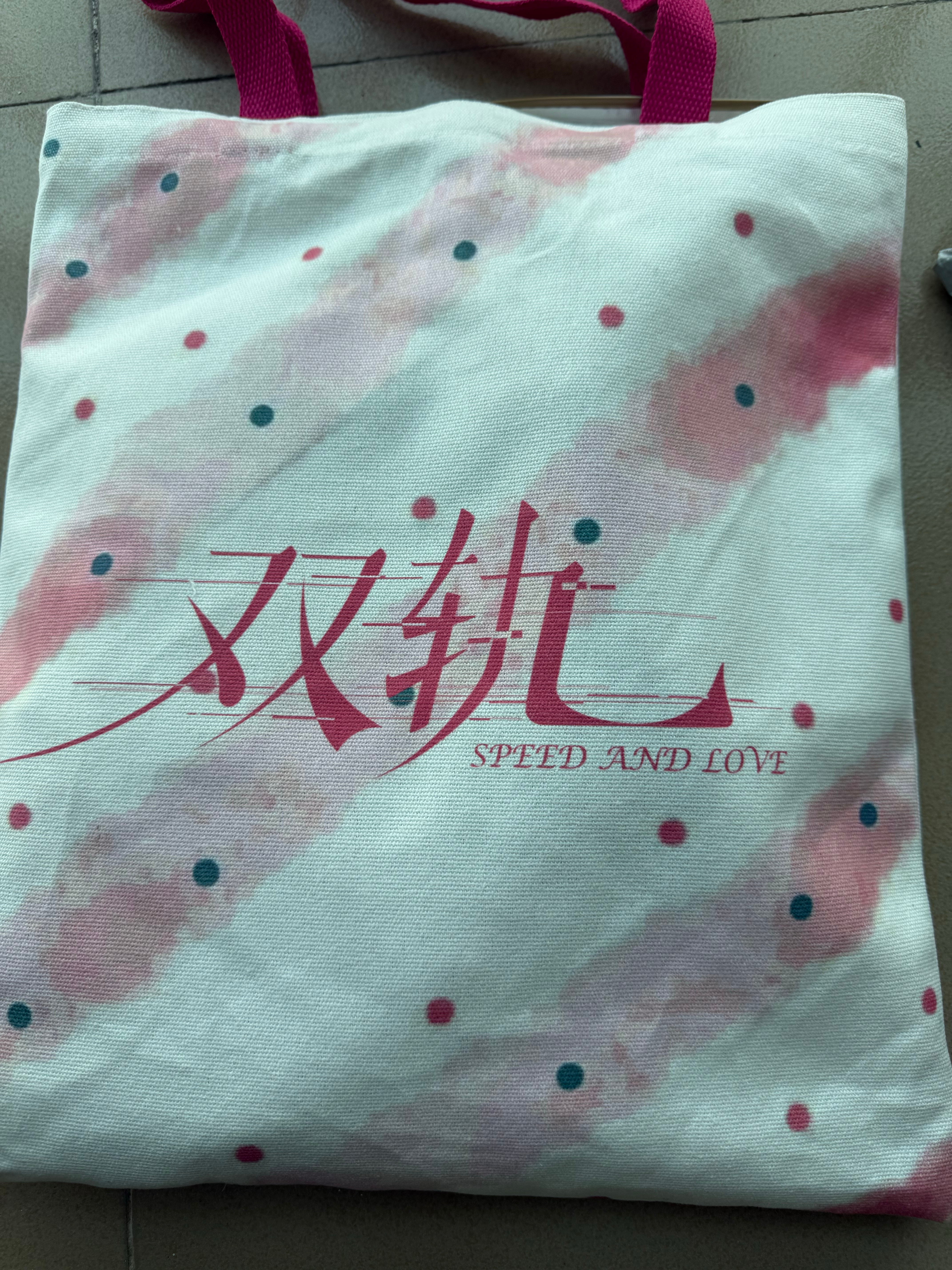 我靠！！谁懂我在一堆搬家的快递中拆开了一份来自虞书欣的姜暮伴手礼的惊喜！虽然没等