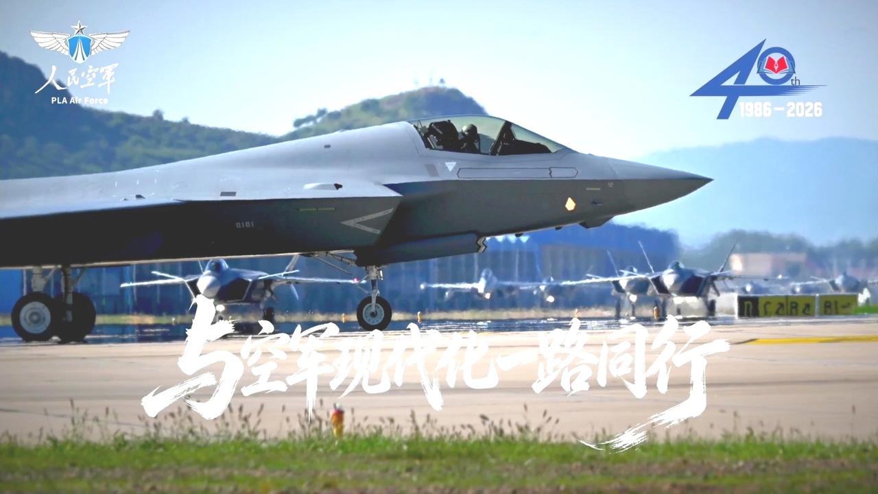 空军首架列装的歼三五A隐身战斗机，机身编号0101，零一批次零一架飞机。从机头上