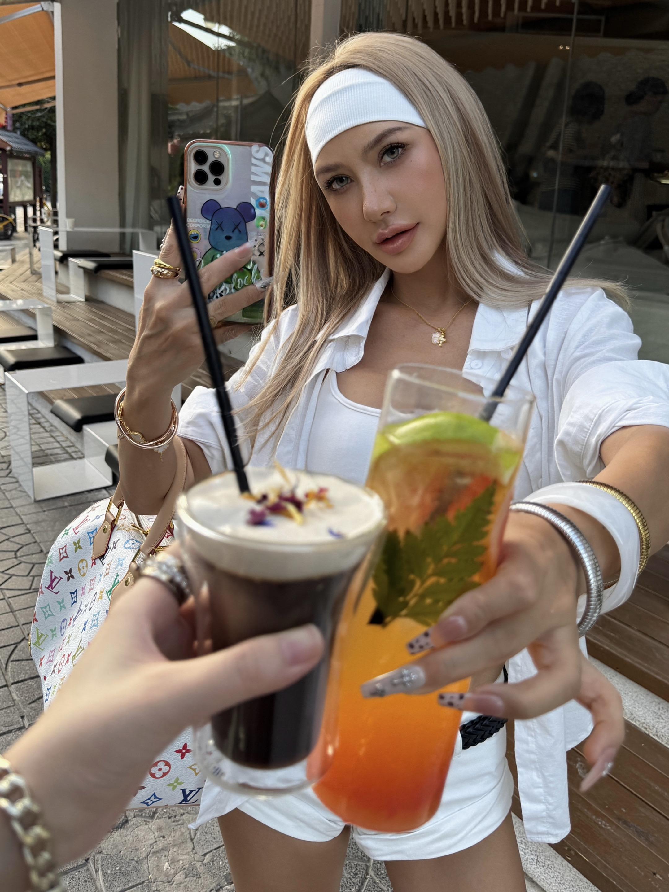 天这么热 我们迟早会熟的。