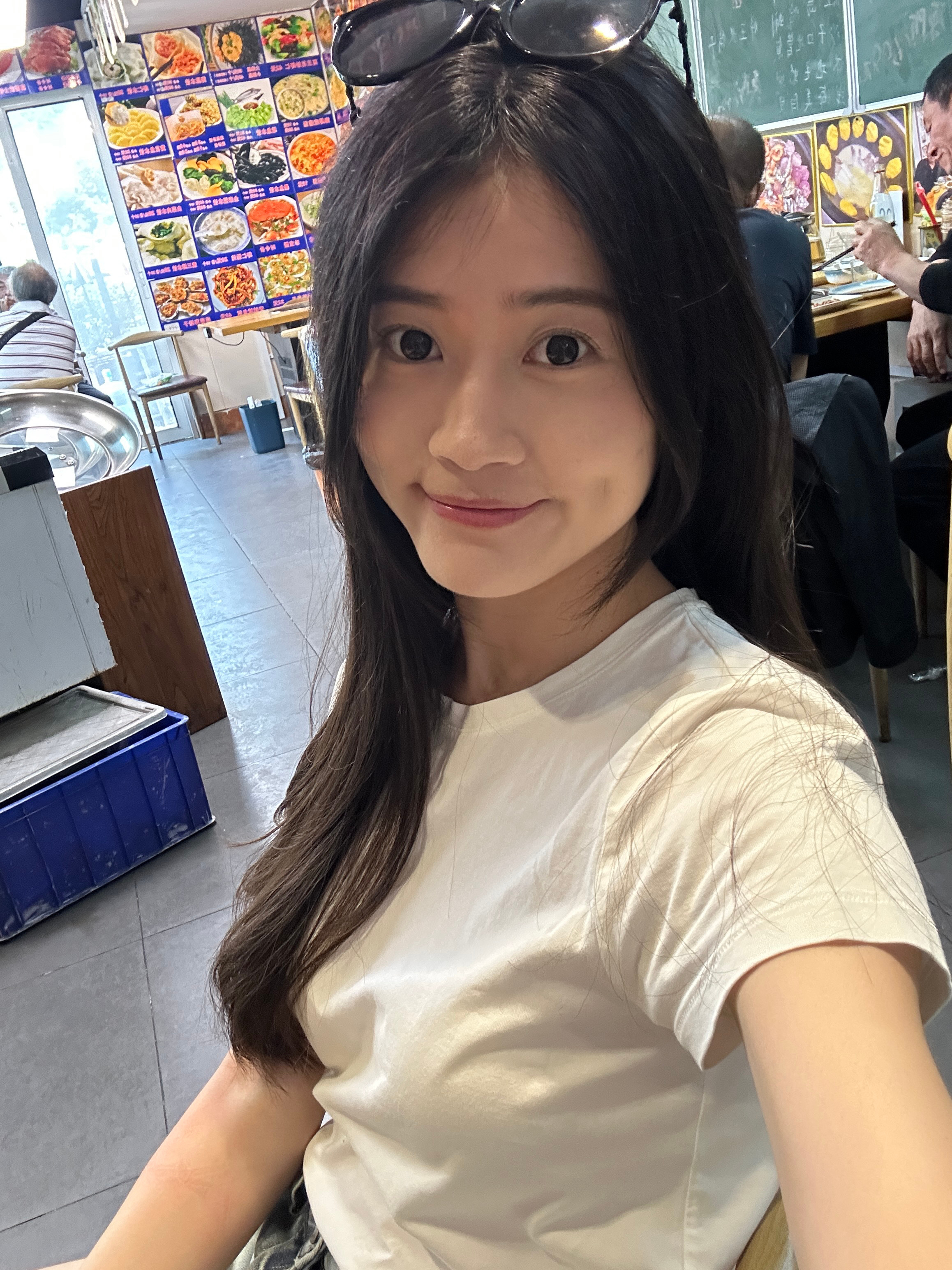 青岛怎么这么冷啊 只能回酒店穿浴袍出门了[允悲] ​​​