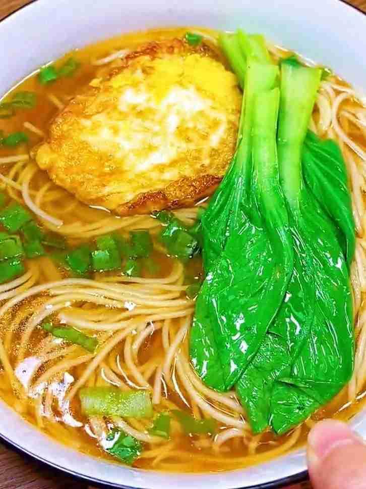 夜宵吃这？
带定位晒今日生活
我的今日状态：😁轻松愉快
我这里的天气：☀️晴天