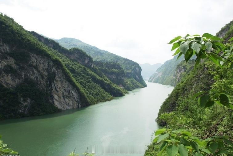 【乌江】古称黔江、枳江、涪水，源于贵州高原，自西南向东北奔腾于大娄山系和武陵山脉