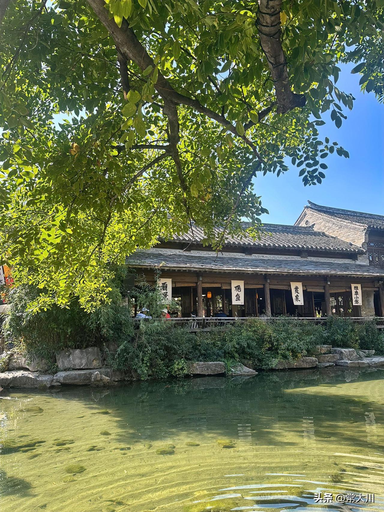 以后越来越难干的10个行业：
1：房产中介。
2：物业。
3：建筑工程。
4：装