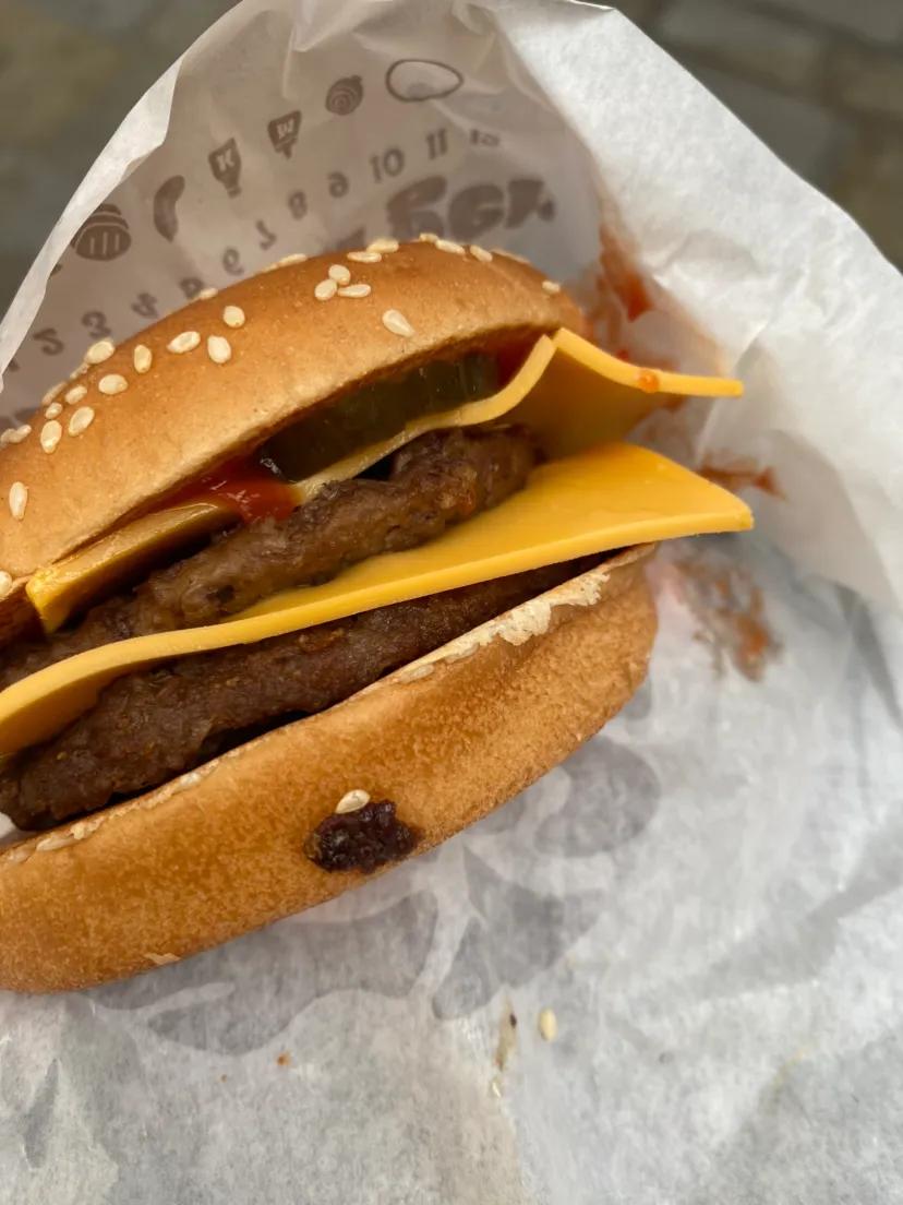 1.99英镑的汉堡，折合人民币差不多20元。