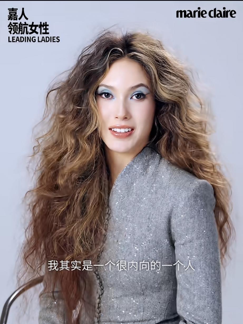 对于谷爱凌，
有一个非常震惊的点，
不是她拿了3块奥运会金牌才23岁，而是她竟然