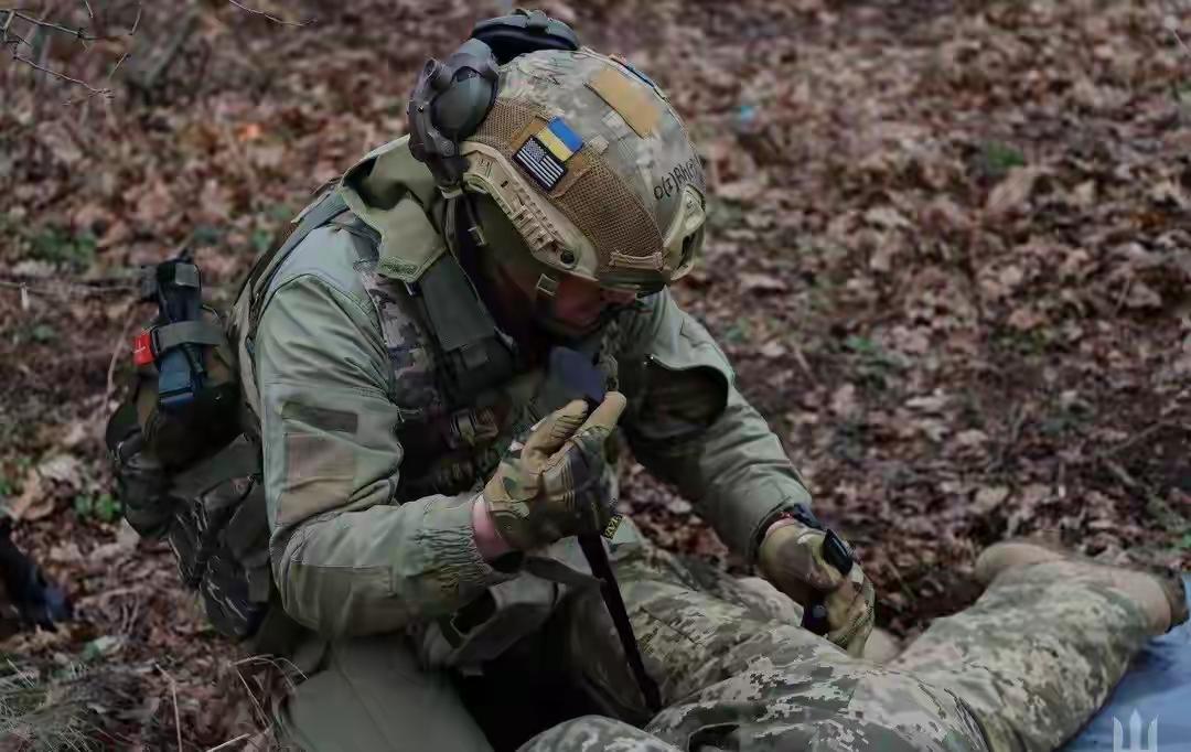 泽连斯基再次拒绝特朗普，这一事件背后反映出多方面的情况：

  • 泽连斯基的立