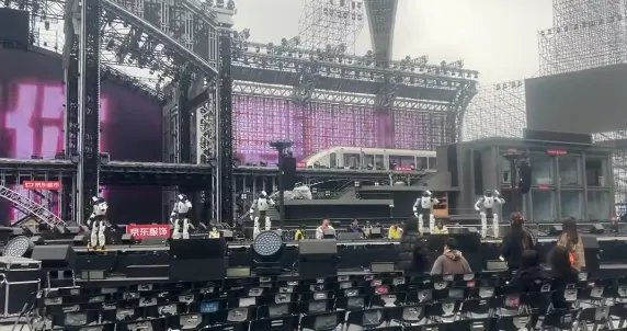 跨年晚會最忙的“人”是機器人！多家晚會將有機器人表演