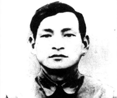 抗日战争时期，陈云提出了“抢夺”知识分子的概念。他说“现在，大家都在抢知识分子，