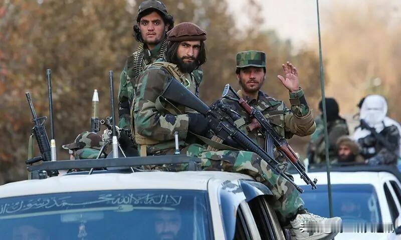 巴《黎明报》12月7日报道，美军撤离所遗留武器装备已成阿富汗塔利班武装力量的核心