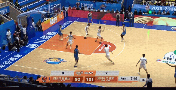 四川男篮队员今晚是真的拼，有的球员真的打的是巅峰状态，有的则是感觉像职业生涯最后