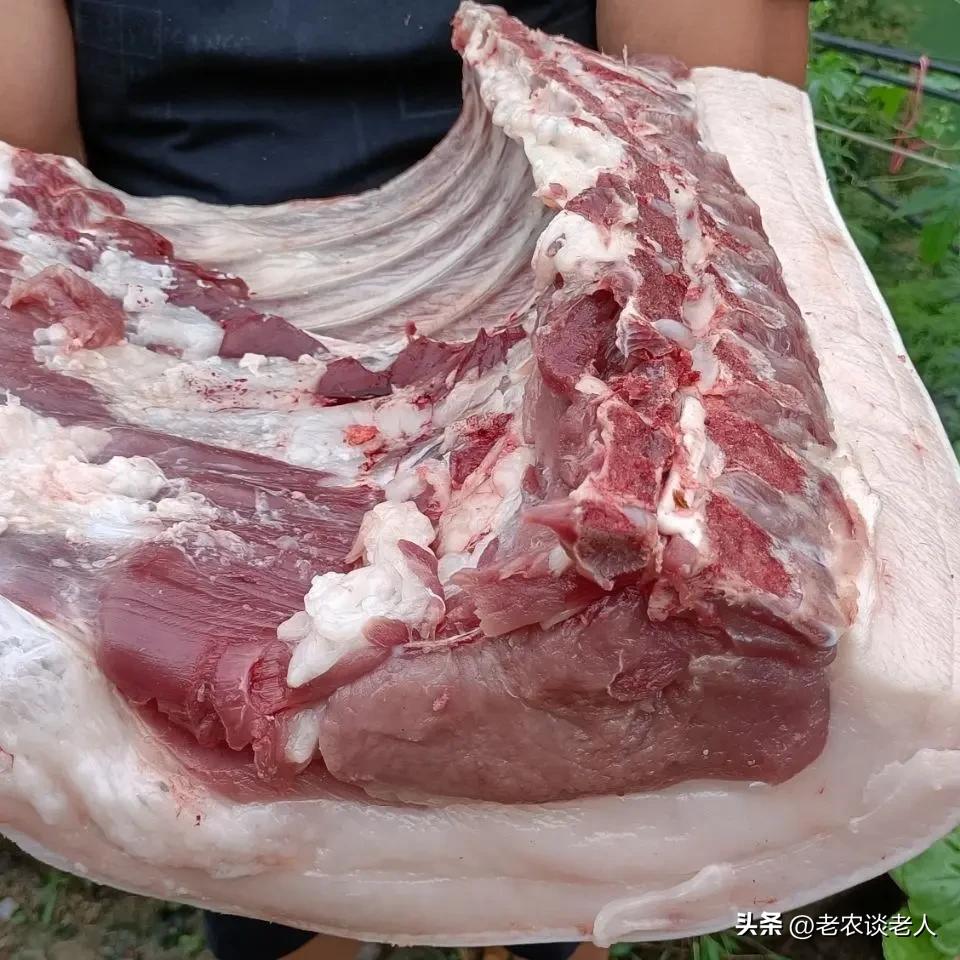 买猪肉是到超市里买好，还是到菜市场上买好？

这个问题不能一概而论，一般普通家人