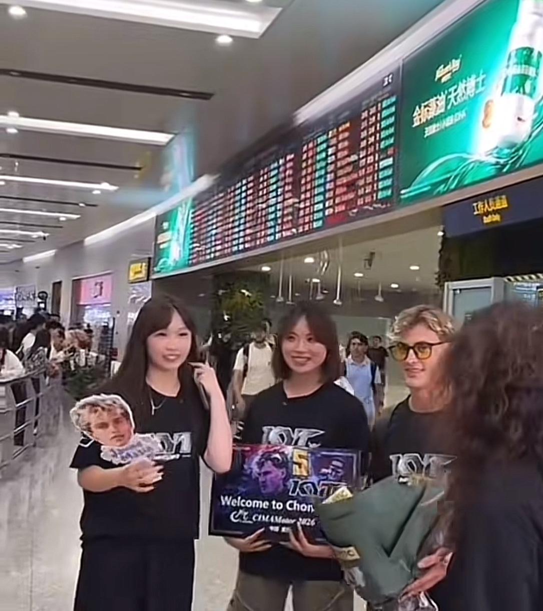 WSBK下一站意大利站开始前夕，5号马西亚于19日凌晨飞抵中国，参加重庆摩博会。